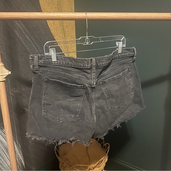 Abercrombie High Rise Mom Short - Picture 9 of 9